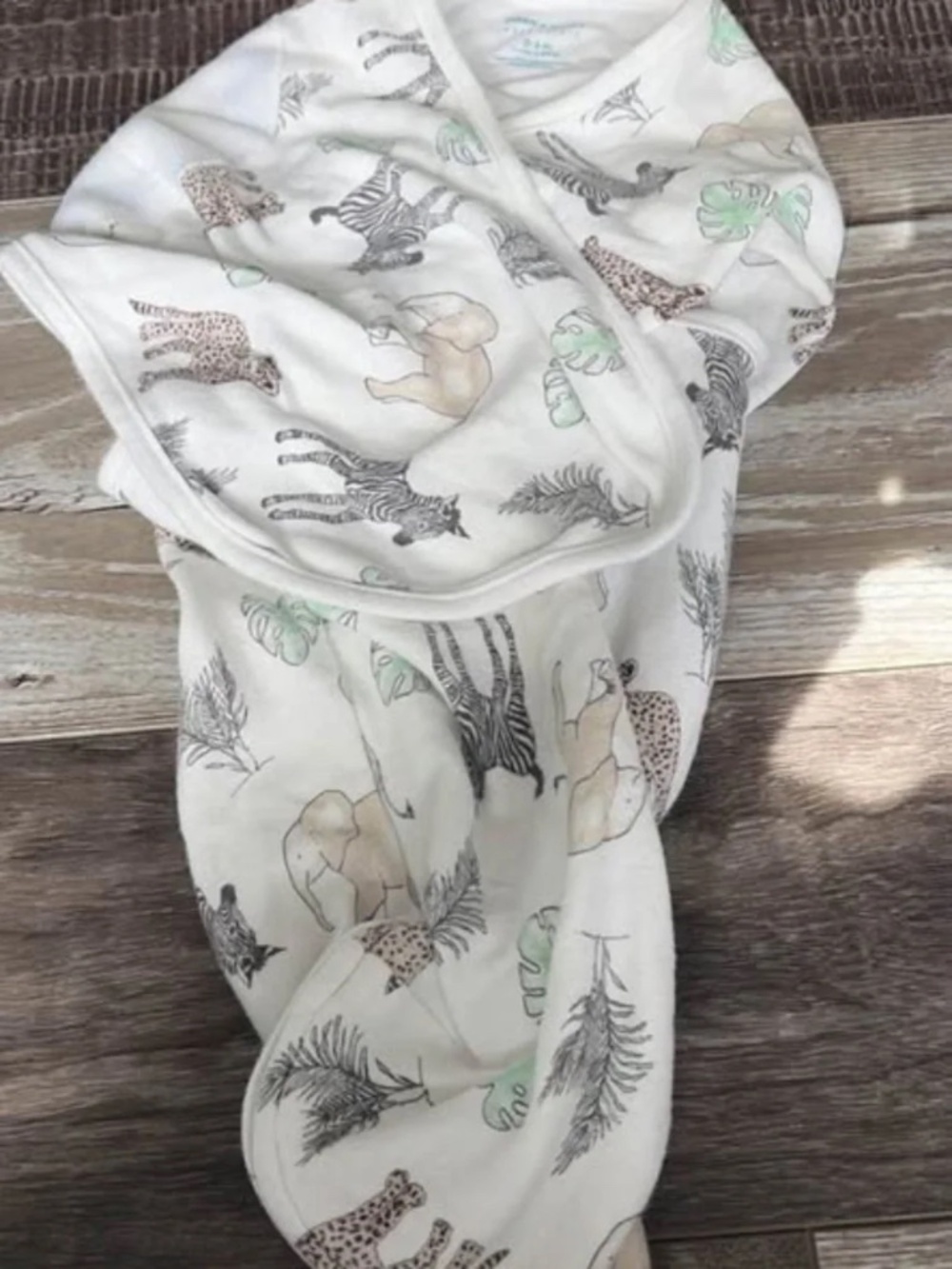 Aden + Anais essentials animal print swaddle (0-3m)
